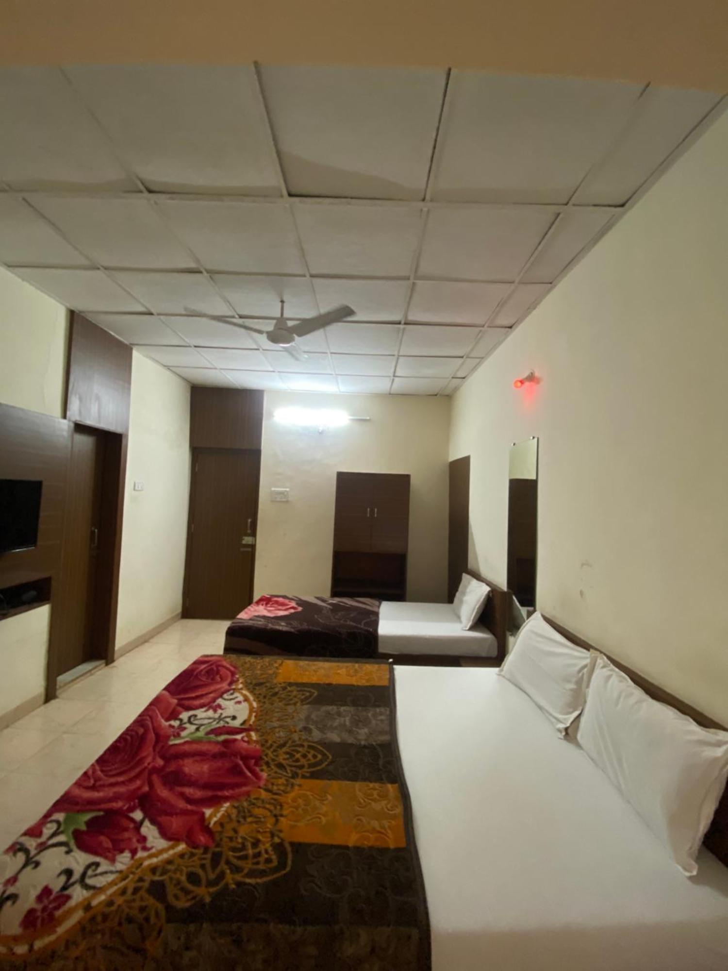 Jewel Resort Lonavala Eksteriør billede