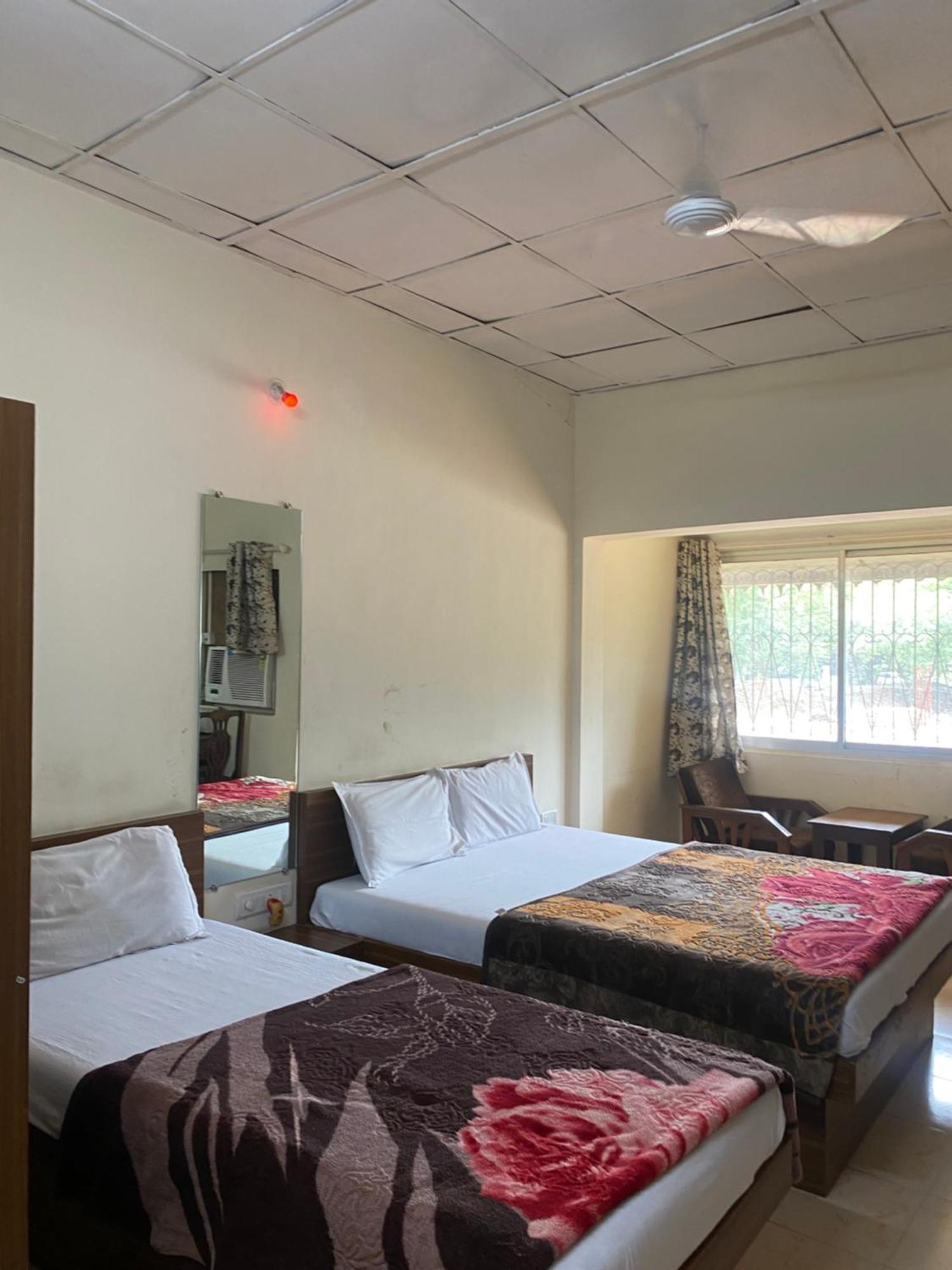 Jewel Resort Lonavala Eksteriør billede
